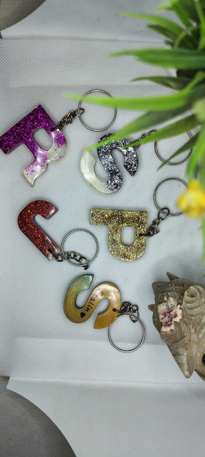 R Alphabet Resin Art Keychain Letter